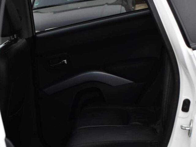 Білий Міцубісі Аутлендер, об'ємом двигуна 2.2 л та пробігом 275 тис. км за 9650 $, фото 21 на Automoto.ua