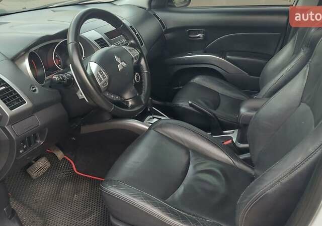 Белый Мицубиси Аутлендер, объемом двигателя 2.36 л и пробегом 185 тыс. км за 8950 $, фото 20 на Automoto.ua