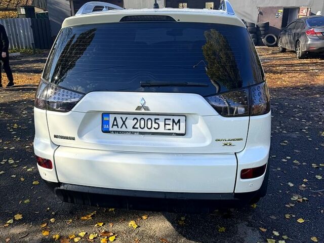 Белый Мицубиси Аутлендер, объемом двигателя 2.4 л и пробегом 230 тыс. км за 9000 $, фото 6 на Automoto.ua