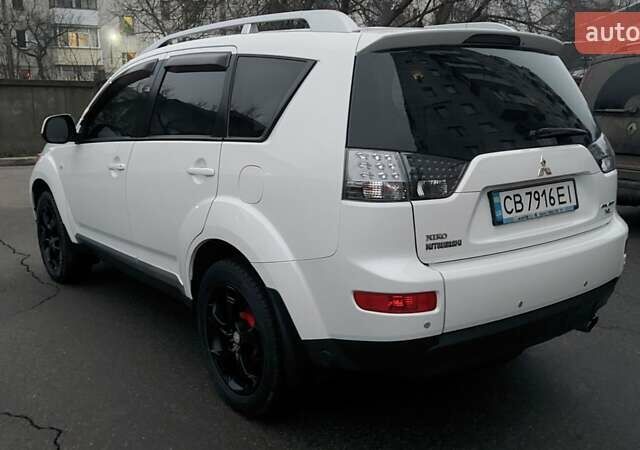 Белый Мицубиси Аутлендер, объемом двигателя 2.36 л и пробегом 186 тыс. км за 9250 $, фото 12 на Automoto.ua