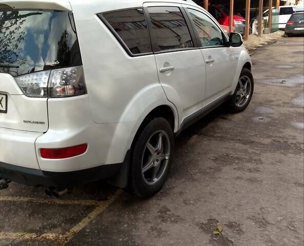 Білий Міцубісі Аутлендер, об'ємом двигуна 2.18 л та пробігом 275 тис. км за 9500 $, фото 13 на Automoto.ua