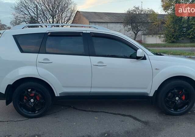 Белый Мицубиси Аутлендер, объемом двигателя 2.36 л и пробегом 185 тыс. км за 8950 $, фото 9 на Automoto.ua