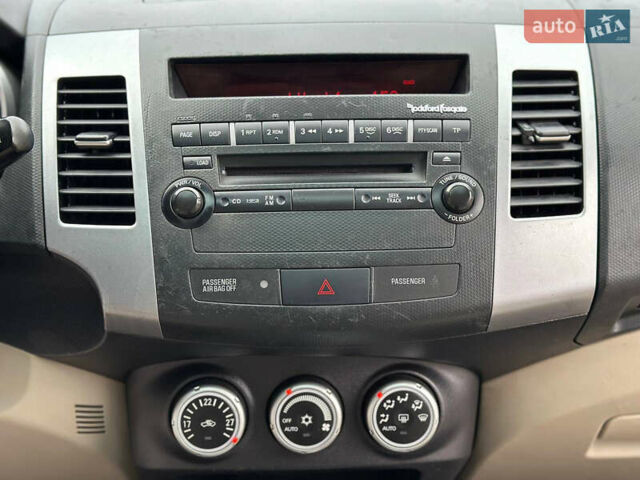 Белый Мицубиси Аутлендер, объемом двигателя 2.36 л и пробегом 160 тыс. км за 9299 $, фото 31 на Automoto.ua