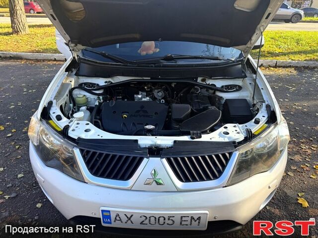 Белый Мицубиси Аутлендер, объемом двигателя 2.4 л и пробегом 230 тыс. км за 9000 $, фото 11 на Automoto.ua