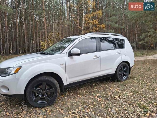 Мицубиси Аутлендер 2008 в Лебедине на Automoto.ua Белый Мицубиси Аутлендер, объемом двигателя 3 л и пробегом 150 тыс. км за 10000 $, фото 7 на Automoto.ua