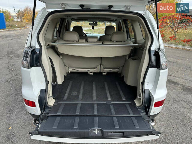 Белый Мицубиси Аутлендер, объемом двигателя 2.36 л и пробегом 160 тыс. км за 9299 $, фото 36 на Automoto.ua