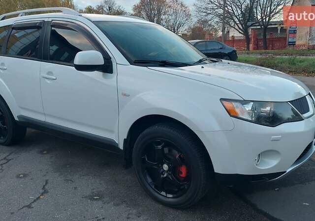 Белый Мицубиси Аутлендер, объемом двигателя 2.36 л и пробегом 185 тыс. км за 8950 $, фото 5 на Automoto.ua
