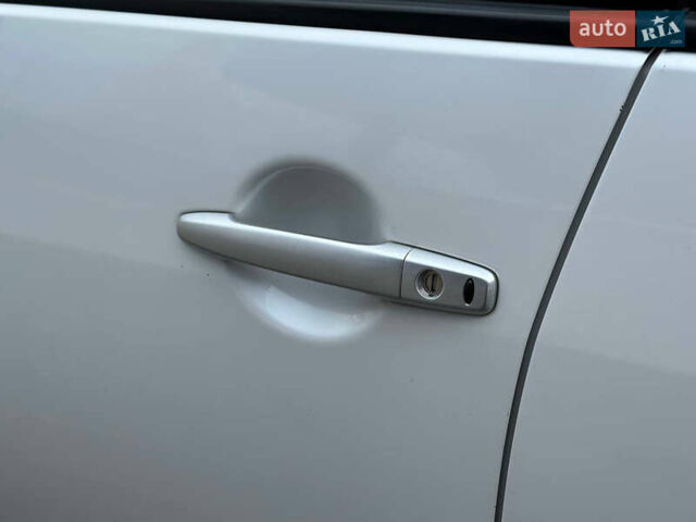 Белый Мицубиси Аутлендер, объемом двигателя 2.36 л и пробегом 160 тыс. км за 9299 $, фото 40 на Automoto.ua