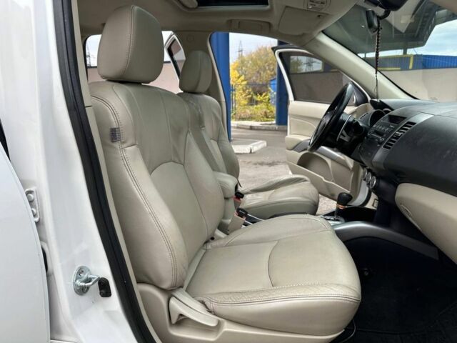 Білий Міцубісі Аутлендер, об'ємом двигуна 2.4 л та пробігом 160 тис. км за 9299 $, фото 15 на Automoto.ua