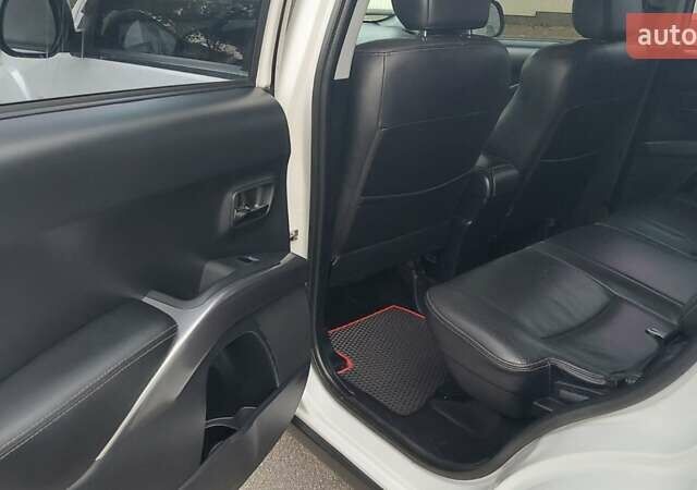 Белый Мицубиси Аутлендер, объемом двигателя 2.36 л и пробегом 185 тыс. км за 8950 $, фото 22 на Automoto.ua