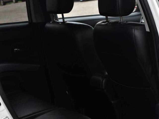 Білий Міцубісі Аутлендер, об'ємом двигуна 2.2 л та пробігом 275 тис. км за 9650 $, фото 17 на Automoto.ua