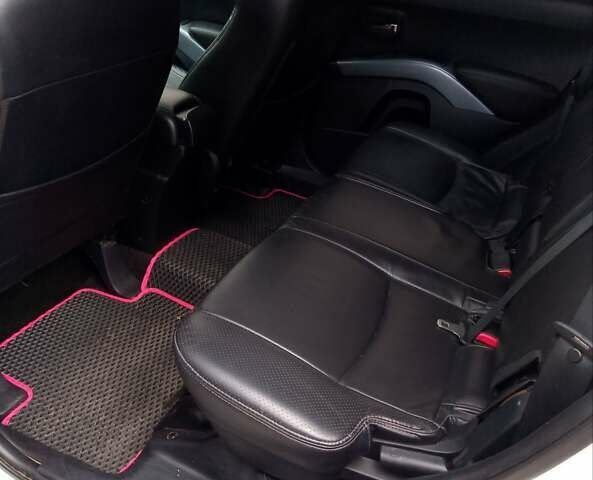 Білий Міцубісі Аутлендер, об'ємом двигуна 2.18 л та пробігом 275 тис. км за 9500 $, фото 7 на Automoto.ua