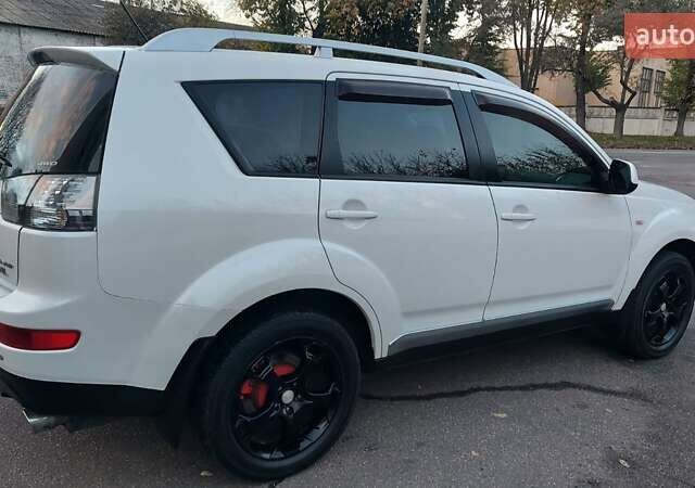 Белый Мицубиси Аутлендер, объемом двигателя 2.36 л и пробегом 185 тыс. км за 8950 $, фото 11 на Automoto.ua
