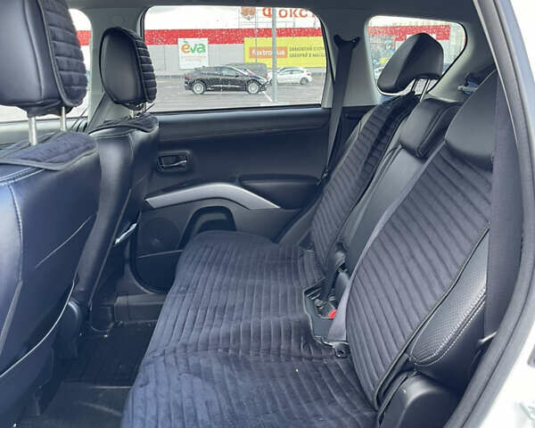 Білий Міцубісі Аутлендер, об'ємом двигуна 2.18 л та пробігом 198 тис. км за 11500 $, фото 36 на Automoto.ua