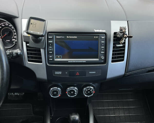 Білий Міцубісі Аутлендер, об'ємом двигуна 2.18 л та пробігом 198 тис. км за 11500 $, фото 25 на Automoto.ua