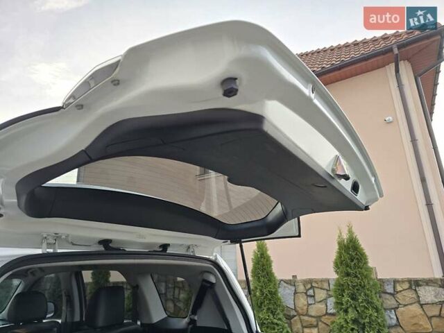 Білий Міцубісі Аутлендер, об'ємом двигуна 2.36 л та пробігом 178 тис. км за 10200 $, фото 36 на Automoto.ua