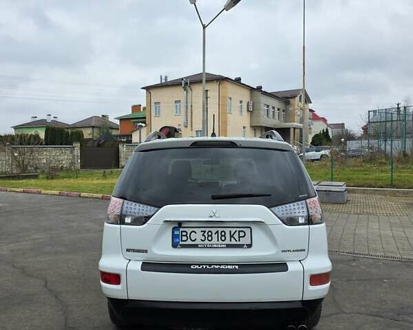 Білий Міцубісі Аутлендер, об'ємом двигуна 2.27 л та пробігом 243 тис. км за 9800 $, фото 4 на Automoto.ua