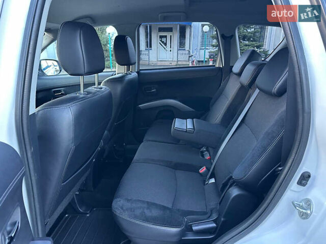 Білий Міцубісі Аутлендер, об'ємом двигуна 2.3 л та пробігом 160 тис. км за 10200 $, фото 16 на Automoto.ua