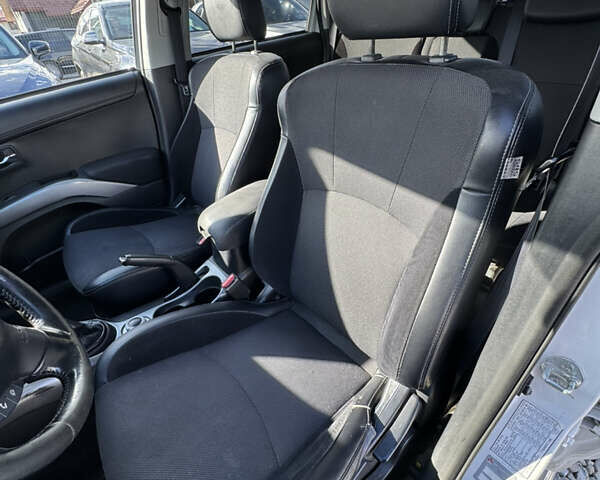 Белый Мицубиси Аутлендер, объемом двигателя 2.18 л и пробегом 271 тыс. км за 8700 $, фото 14 на Automoto.ua