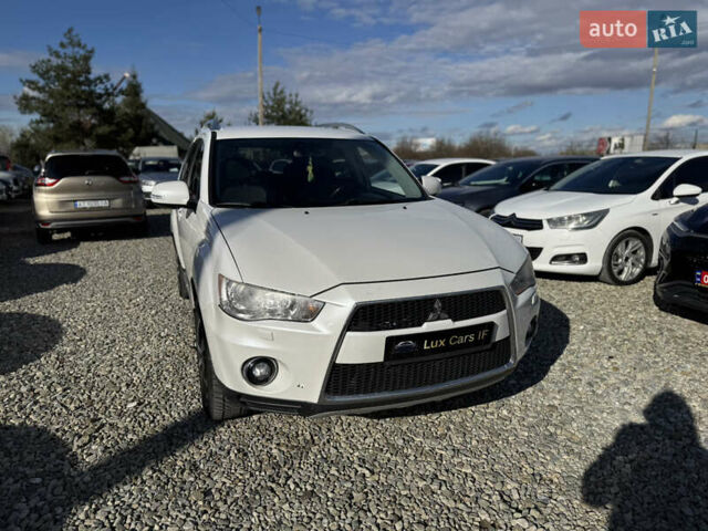 Белый Мицубиси Аутлендер, объемом двигателя 2.18 л и пробегом 271 тыс. км за 8700 $, фото 3 на Automoto.ua