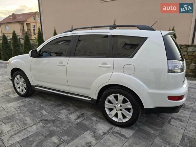 Білий Міцубісі Аутлендер, об'ємом двигуна 2.36 л та пробігом 178 тис. км за 10200 $, фото 4 на Automoto.ua