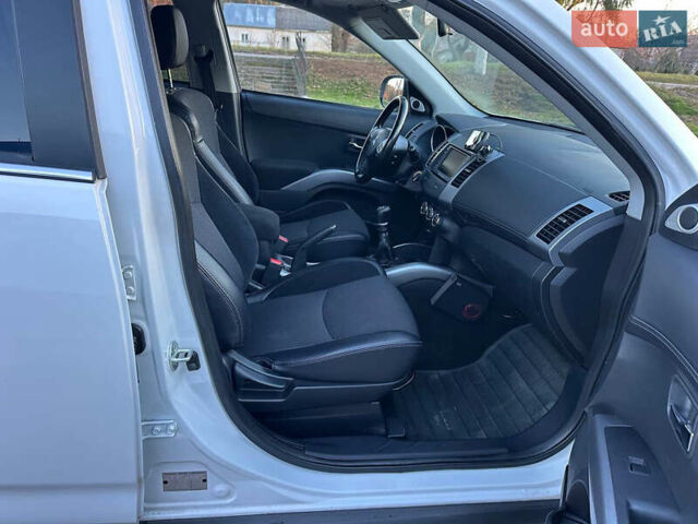 Білий Міцубісі Аутлендер, об'ємом двигуна 2.3 л та пробігом 160 тис. км за 10200 $, фото 19 на Automoto.ua