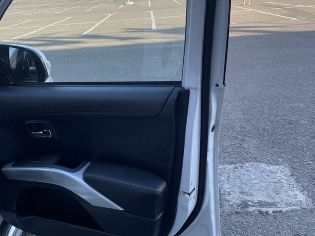 Білий Міцубісі Аутлендер, об'ємом двигуна 2.2 л та пробігом 260 тис. км за 11000 $, фото 12 на Automoto.ua