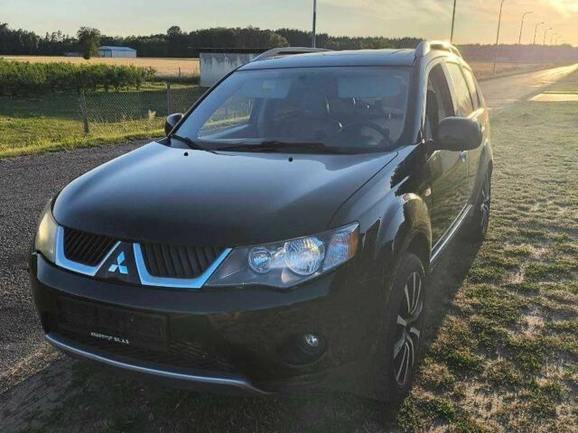 Белый Мицубиси Аутлендер, объемом двигателя 2 л и пробегом 170 тыс. км за 3744 $, фото 4 на Automoto.ua