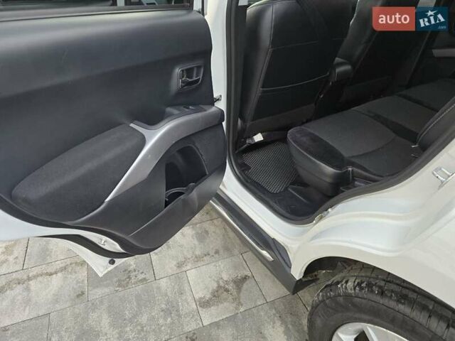 Білий Міцубісі Аутлендер, об'ємом двигуна 2.36 л та пробігом 178 тис. км за 10200 $, фото 25 на Automoto.ua