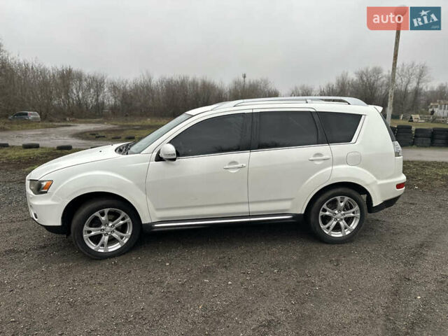 Белый Мицубиси Аутлендер, объемом двигателя 2.2 л и пробегом 266 тыс. км за 9300 $, фото 4 на Automoto.ua