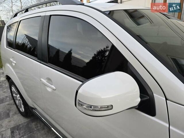 Білий Міцубісі Аутлендер, об'ємом двигуна 2.36 л та пробігом 178 тис. км за 10200 $, фото 51 на Automoto.ua