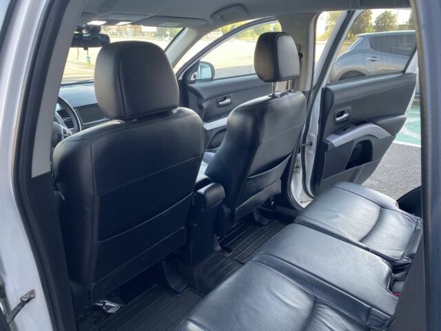 Білий Міцубісі Аутлендер, об'ємом двигуна 2.2 л та пробігом 260 тис. км за 11000 $, фото 9 на Automoto.ua