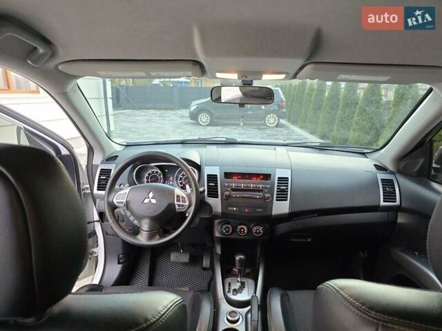 Білий Міцубісі Аутлендер, об'ємом двигуна 2.36 л та пробігом 178 тис. км за 10200 $, фото 27 на Automoto.ua