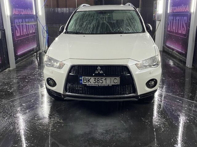 Білий Міцубісі Аутлендер, об'ємом двигуна 2.2 л та пробігом 260 тис. км за 11000 $, фото 2 на Automoto.ua