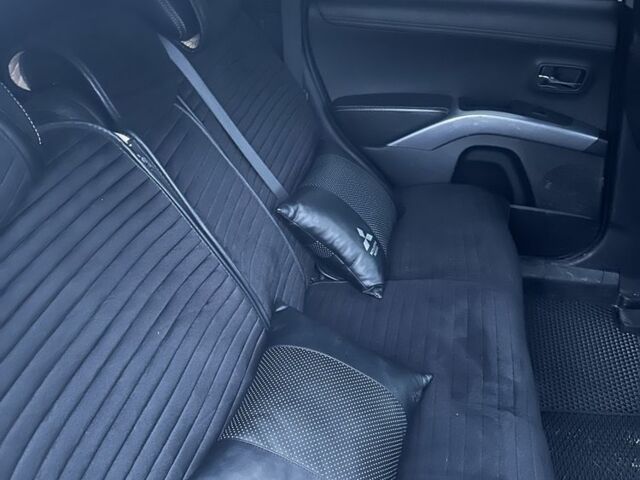 Білий Міцубісі Аутлендер, об'ємом двигуна 2.2 л та пробігом 234 тис. км за 10800 $, фото 6 на Automoto.ua