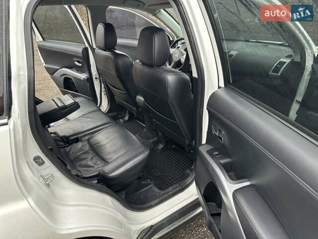 Белый Мицубиси Аутлендер, объемом двигателя 2.2 л и пробегом 266 тыс. км за 9300 $, фото 15 на Automoto.ua