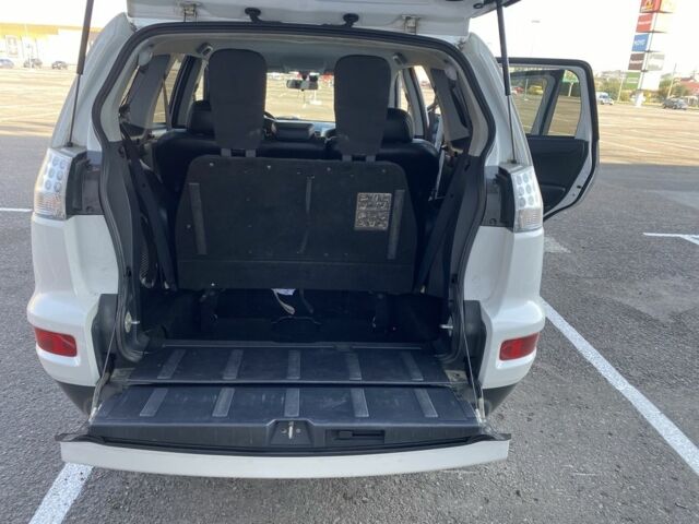 Білий Міцубісі Аутлендер, об'ємом двигуна 2.2 л та пробігом 260 тис. км за 11000 $, фото 10 на Automoto.ua