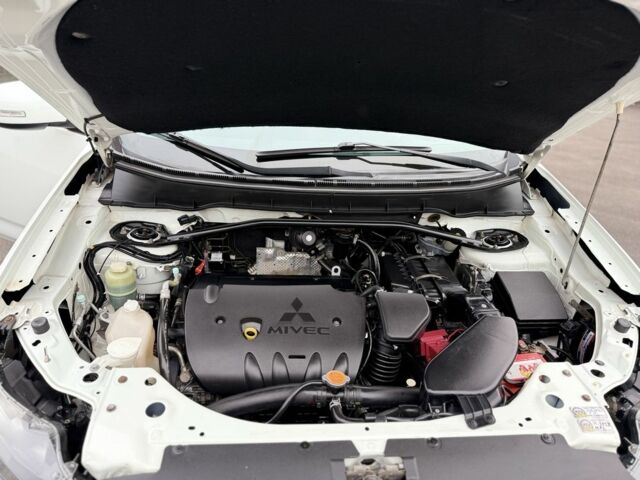 Білий Міцубісі Аутлендер, об'ємом двигуна 2.4 л та пробігом 250 тис. км за 10000 $, фото 7 на Automoto.ua