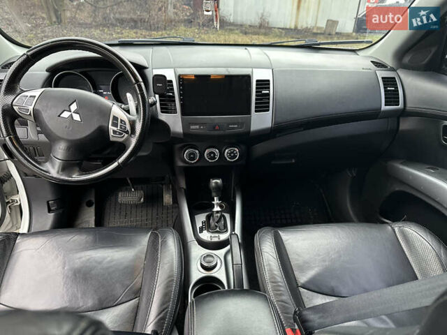 Белый Мицубиси Аутлендер, объемом двигателя 2.2 л и пробегом 266 тыс. км за 9300 $, фото 11 на Automoto.ua