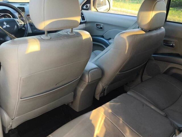 Белый Мицубиси Аутлендер, объемом двигателя 2 л и пробегом 170 тыс. км за 3744 $, фото 11 на Automoto.ua