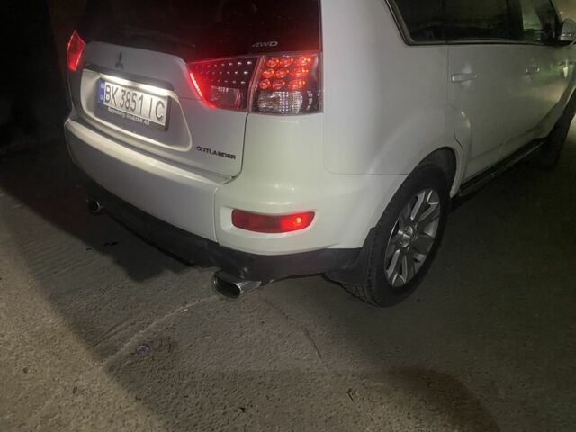 Білий Міцубісі Аутлендер, об'ємом двигуна 2.2 л та пробігом 260 тис. км за 11000 $, фото 23 на Automoto.ua