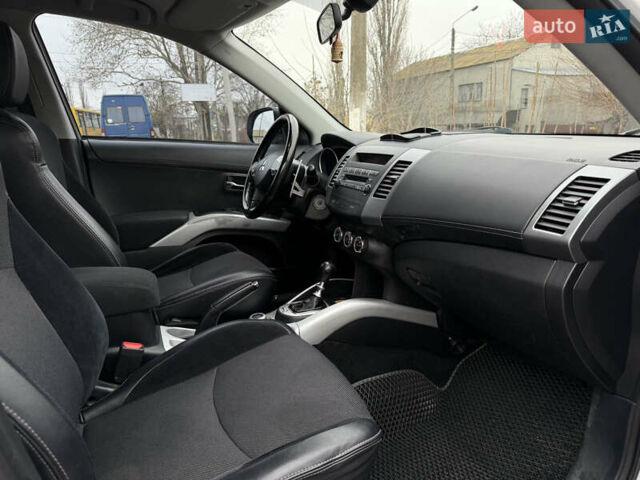 Белый Мицубиси Аутлендер, объемом двигателя 2.18 л и пробегом 227 тыс. км за 9999 $, фото 9 на Automoto.ua