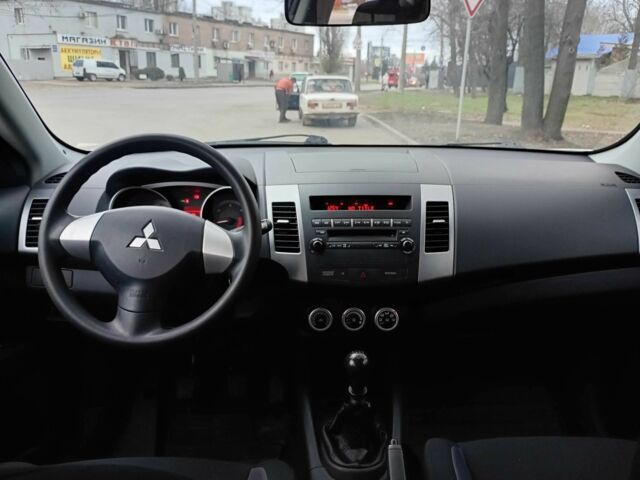Білий Міцубісі Аутлендер, об'ємом двигуна 2 л та пробігом 240 тис. км за 5900 $, фото 3 на Automoto.ua