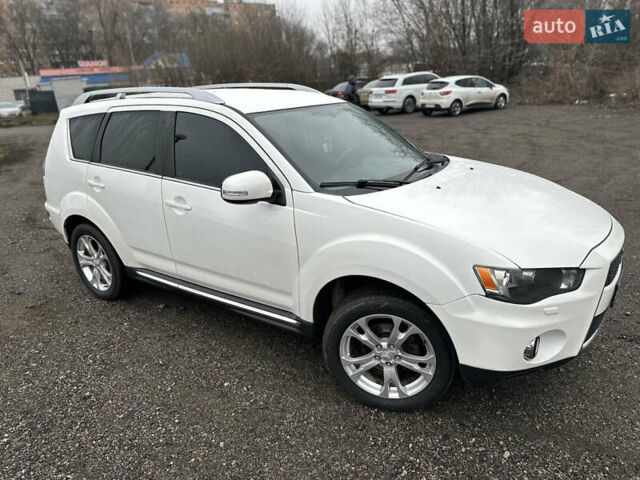 Белый Мицубиси Аутлендер, объемом двигателя 2.2 л и пробегом 266 тыс. км за 9300 $, фото 7 на Automoto.ua