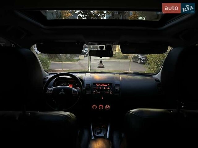 Белый Мицубиси Аутлендер, объемом двигателя 3 л и пробегом 224 тыс. км за 10600 $, фото 40 на Automoto.ua