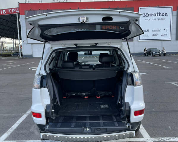 Білий Міцубісі Аутлендер, об'ємом двигуна 2.18 л та пробігом 198 тис. км за 11500 $, фото 18 на Automoto.ua