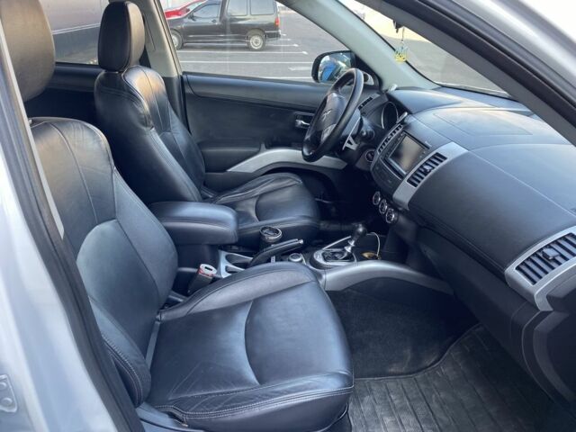 Білий Міцубісі Аутлендер, об'ємом двигуна 2.2 л та пробігом 260 тис. км за 11000 $, фото 16 на Automoto.ua