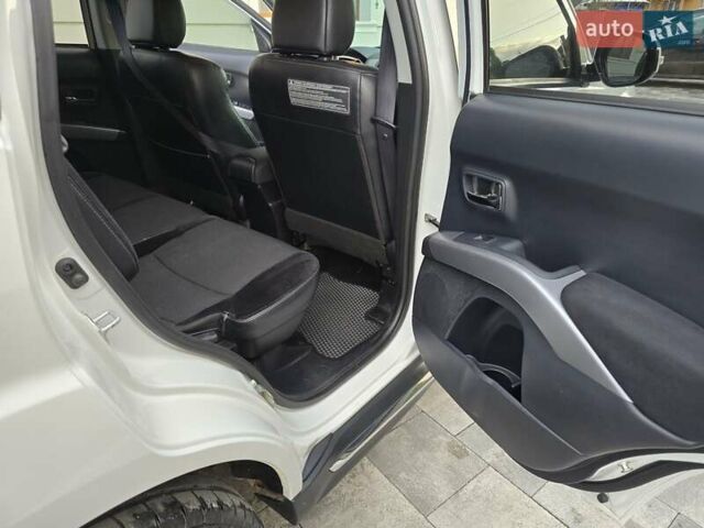 Білий Міцубісі Аутлендер, об'ємом двигуна 2.36 л та пробігом 178 тис. км за 10200 $, фото 30 на Automoto.ua