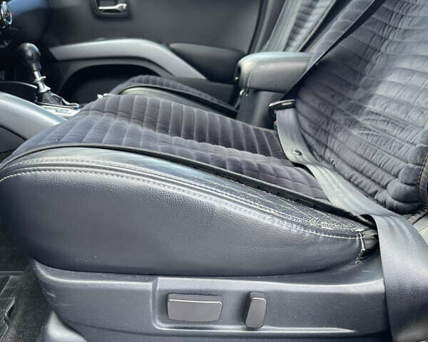 Білий Міцубісі Аутлендер, об'ємом двигуна 2.18 л та пробігом 198 тис. км за 11500 $, фото 33 на Automoto.ua