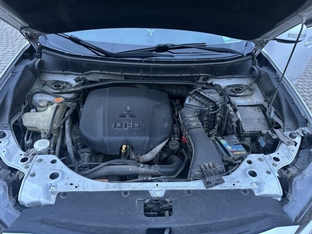 Білий Міцубісі Аутлендер, об'ємом двигуна 2.2 л та пробігом 234 тис. км за 10800 $, фото 1 на Automoto.ua